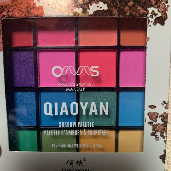 16 Shades Eyeshadow Pallet - Picture 3 of 3